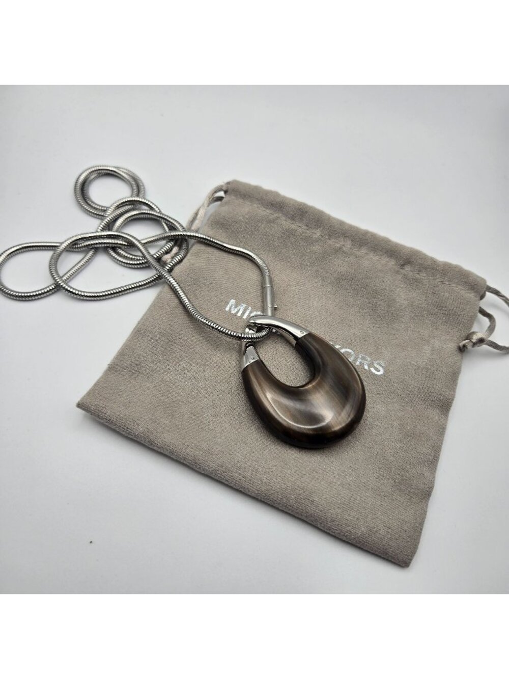 New Michael Kors Autumn Lux Silver Gray Resin Pendant Necklace Dust Bag 30"